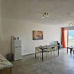 3 Bedroom Central Apartment St Pauls Bay