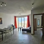 3 Bedroom Central Apartment St Pauls Bay